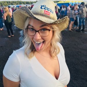 Meet your Posher, Katelyn